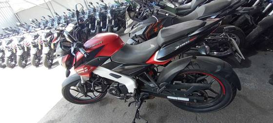 BAJAJ DOMINAR 160 
